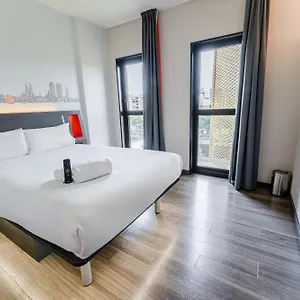 Easyhotel Barcelona Fira 2* L’Hospitalet de Llobregat